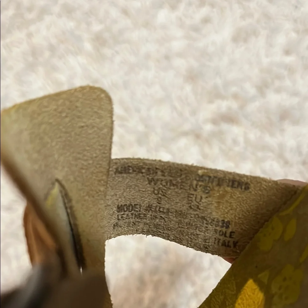 American Eagle Women’s Tan and Floral Flip Flop Sandals with Buckles